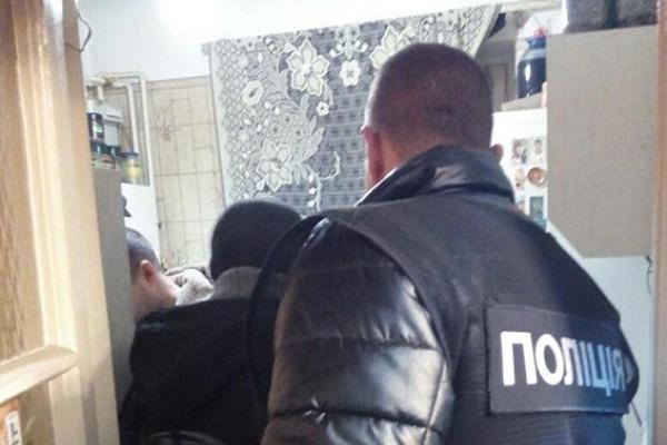 В киевской многоэтажке полиция обнаружила квартиру с расчлененными телами