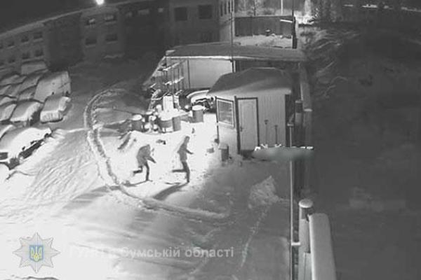 В Сумах вооруженные подростки пытались ограбить склад конфиската В Сумах вооруженные подростки пытались ограбить склад конфиската