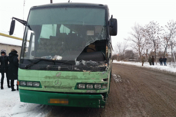 На Луганщине автобус на "встречке" столкнулся с автомобилем "УАЗ": пострадали 4 бойца ВСУ