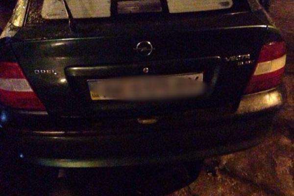 В Курахово полиция ночью остановила пьяного водителя "Opel Vectra" с гранатой и без документов