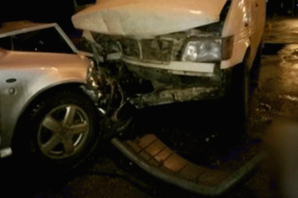 На Днепропетровщине "Skoda" влетела в микроавтобус: пострадали 7 человек На Днепропетровщине "Skoda" влетела в микроавтобус: пострадали 7 человек