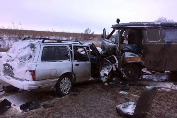 На Донетчине столкнулись в лобовую две легковушки: пострадали 8 человек