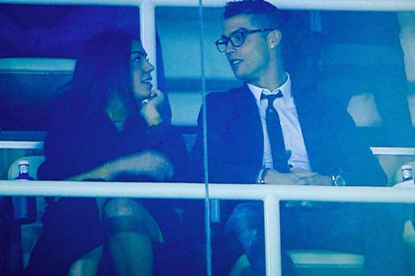 Папарацци "застукали" Криштиану Роналду с его новой возлюбленной