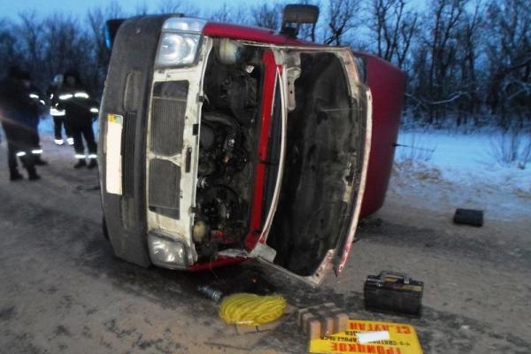 На Луганщине опрокинулся автобус "Volkswagen": травмировано 5 пассажиров На Луганщине опрокинулся автобус "Volkswagen": травмировано 5 пассажиров