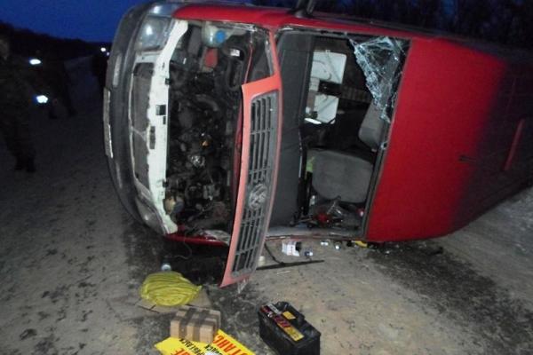 На Луганщине опрокинулся автобус "Volkswagen": травмировано 5 пассажиров На Луганщине опрокинулся автобус "Volkswagen": травмировано 5 пассажиров