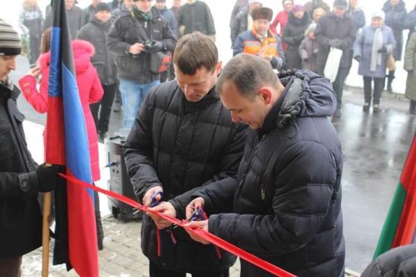 В Дебальцево власти вручили "во временное пользование" ключи от квартир в "отжатом" общежитии