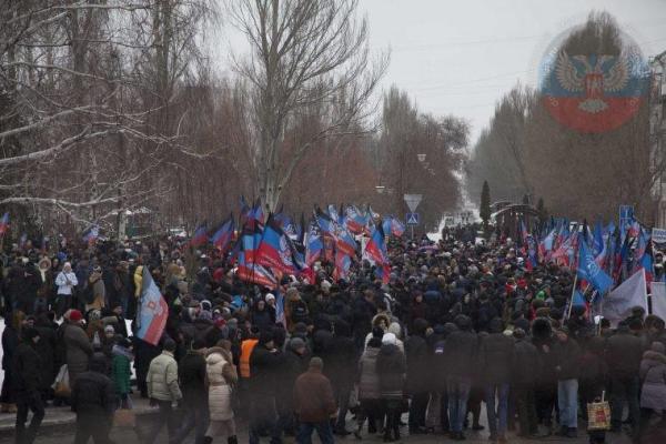 В оккупированном Донецке людей согнали на митинг по случаю Дня солидарности В оккупированном Донецке людей согнали на митинг по случаю Дня солидарности