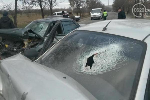 В Мариуполе на бешеной скорости автомобиль "ВАЗ" протаранил "Daewoo Lanos" В Мариуполе на бешеной скорости автомобиль "ВАЗ" протаранил "Daewoo Lanos"