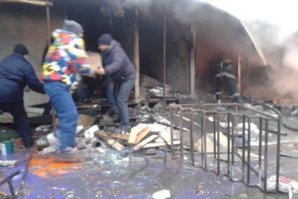 В Одессе горел известный рынок "Привоз" В Одессе горел известный рынок "Привоз"