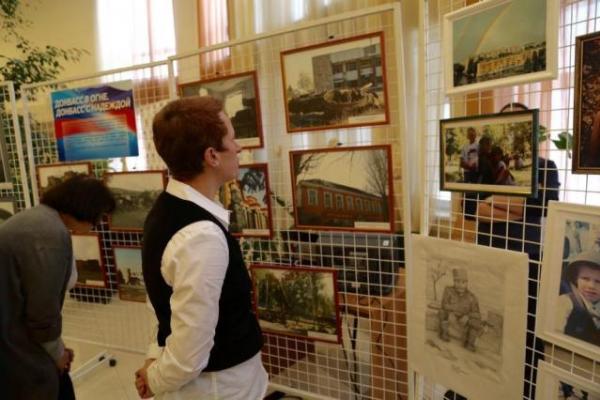 В оккупированном Симферополе главари "Л-ДНР" открыли фотовыставки о Донбассе В оккупированном Симферополе главари "Л-ДНР" открыли фотовыставки о Донбассе