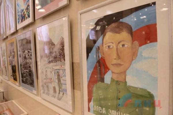 В оккупированном Симферополе главари "Л-ДНР" открыли фотовыставки о Донбассе В оккупированном Симферополе главари "Л-ДНР" открыли фотовыставки о Донбассе