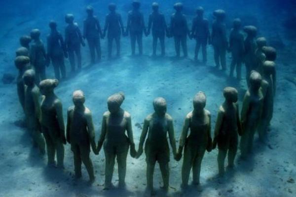 У берегов острова Лансароте на дне океана открыли музей У берегов острова Лансароте на дне океана открыли музей