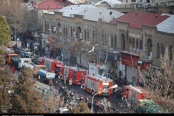 В Тегеране во время мощного пожара обрушилась высотка: под руинами оказалось около 30 пожарных В Тегеране во время мощного пожара обрушилась высотка: под руинами оказалось около 30 пожарных