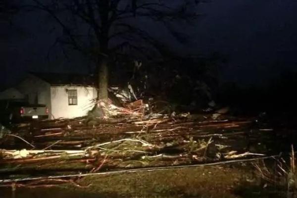 В штате Миссисипи мощный торнадо привел к большим разрушениям: есть жертвы В штате Миссисипи мощный торнадо привел к большим разрушениям: есть жертвы