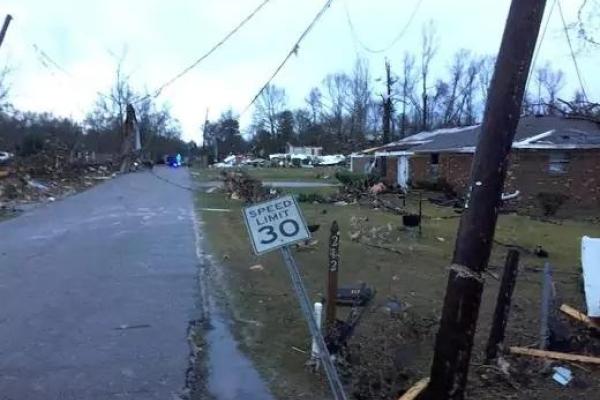 В штате Миссисипи мощный торнадо привел к большим разрушениям: есть жертвы В штате Миссисипи мощный торнадо привел к большим разрушениям: есть жертвы