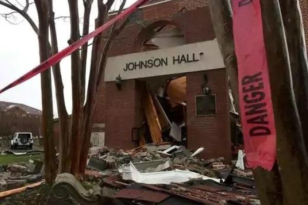 В штате Миссисипи мощный торнадо привел к большим разрушениям: есть жертвы В штате Миссисипи мощный торнадо привел к большим разрушениям: есть жертвы