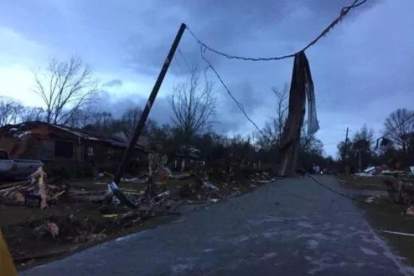 В штате Миссисипи мощный торнадо привел к большим разрушениям: есть жертвы В штате Миссисипи мощный торнадо привел к большим разрушениям: есть жертвы