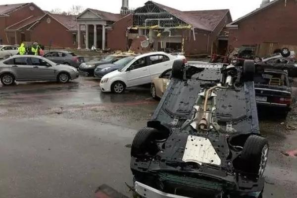 В штате Миссисипи мощный торнадо привел к большим разрушениям: есть жертвы В штате Миссисипи мощный торнадо привел к большим разрушениям: есть жертвы