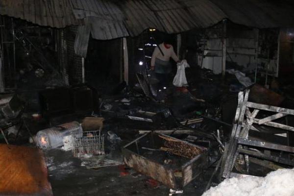 В Одессе горел известный рынок "Привоз" В Одессе горел известный рынок "Привоз"