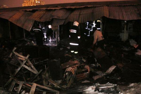 В Одессе горел известный рынок "Привоз" В Одессе горел известный рынок "Привоз"