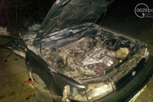 В Мариуполе "Nissan" с военными на огромной скорости влетел в столб: авто разорвало на куски В Мариуполе "Nissan" с военными на огромной скорости влетел в столб: авто разорвало на куски