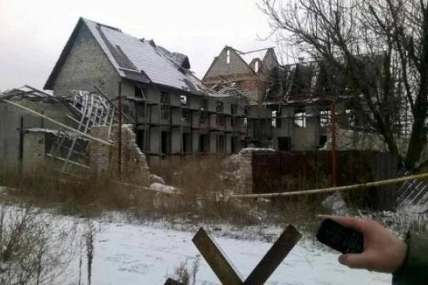 В сети появились снимки из прифронтового поселка Пески: остатки былой роскоши В сети появились снимки из прифронтового поселка Пески: остатки былой роскоши