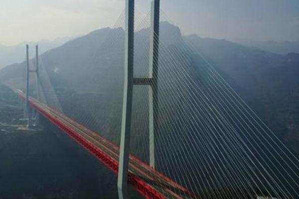 В Китае открыли для движения транспорта самый высокий в мире навесной мост В Китае открыли для движения транспорта самый высокий в мире навесной мост
