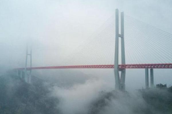 В Китае открыли для движения транспорта самый высокий в мире навесной мост В Китае открыли для движения транспорта самый высокий в мире навесной мост