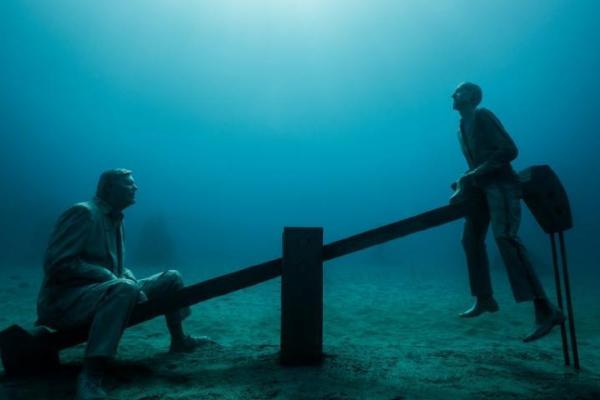 У берегов острова Лансароте на дне океана открыли музей У берегов острова Лансароте на дне океана открыли музей