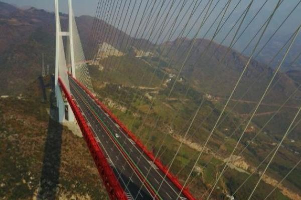 В Китае открыли для движения транспорта самый высокий в мире навесной мост В Китае открыли для движения транспорта самый высокий в мире навесной мост