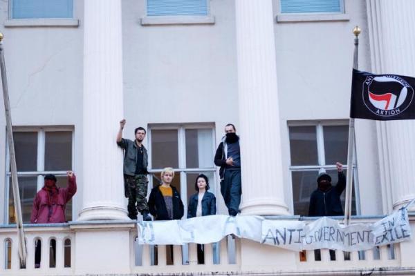 Британские сквоттеры захватили в Лондоне особняк российского олигарха, поселив там бездомных