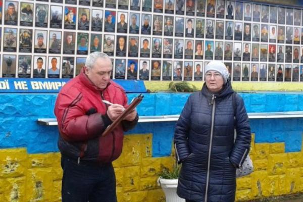 В Кривом Роге неизвестные подожгли флаг Украины В Кривом Роге неизвестные подожгли флаг Украины
