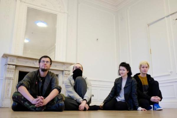 Британские сквоттеры захватили в Лондоне особняк российского олигарха, поселив там бездомных