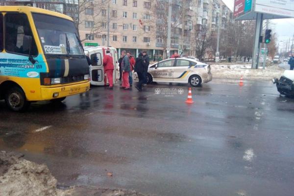 В Одессе после столкновения с иномаркой перевернулась карета скорой помощи В Одессе после столкновения с иномаркой перевернулась карета скорой помощи