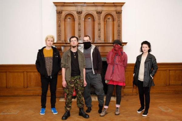 Британские сквоттеры захватили в Лондоне особняк российского олигарха, поселив там бездомных