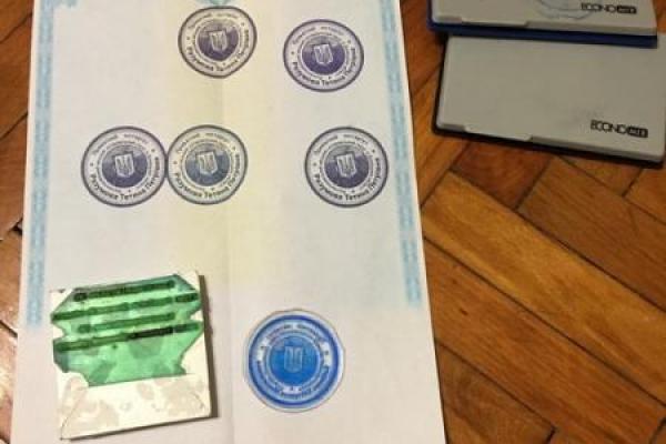 На Донетчине задержана пособница боевиков, снабжавшая их "чистыми" фиктивными документами На Донетчине задержана пособница боевиков, снабжавшая их "чистыми" фиктивными документами