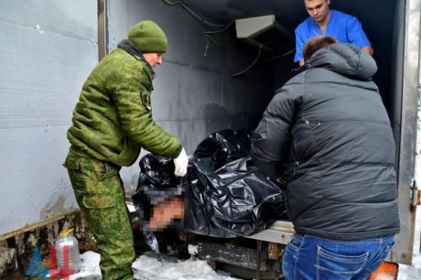 Боевики "ДНР" передали украинской стороне тела трех погибших бойцов ВСУ Боевики "ДНР" передали украинской стороне тела трех погибших бойцов ВСУ