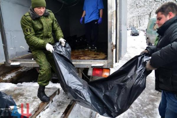 Боевики "ДНР" передали украинской стороне тела трех погибших бойцов ВСУ Боевики "ДНР" передали украинской стороне тела трех погибших бойцов ВСУ
