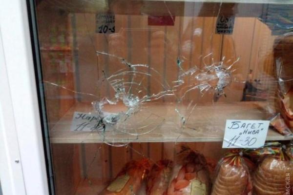 Преступник, ранивший человека на одесском рынке, застрелился при задержании Преступник, ранивший человека на одесском рынке, застрелился при задержании