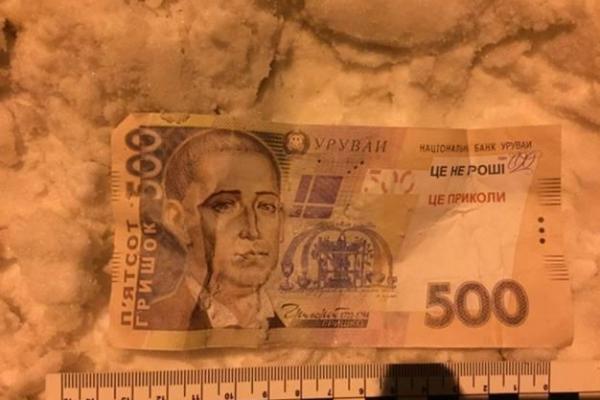 Полиция задержала двух пьяных киевлян, которые избили и обокрали курьера пиццерии