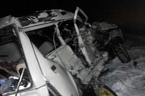 На Черниговщине поезд на железнодорожном переезде раздавил автомобиль "ВАЗ"