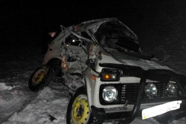 На Черниговщине поезд на железнодорожном переезде раздавил автомобиль "ВАЗ"
