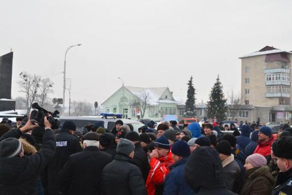 В Олевск на Житомирщине прибыли бойцы спецподразделения ГУНП В Олевск на Житомирщине прибыли бойцы спецподразделения ГУНП