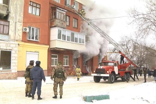В центре Луганска прогремел взрыв в жилом доме: появилось видео с места происшествия В центре Луганска прогремел взрыв в жилом доме: появилось видео с места происшествия