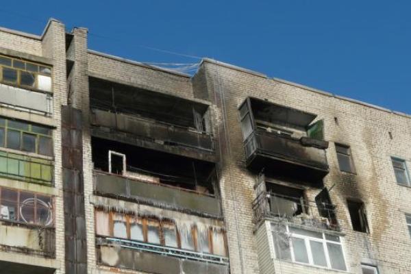 В Стаханове во время взрыва в жилом доме погибла женщина: появились фото и видео с места трагедии В Стаханове во время взрыва в жилом доме погибла женщина: появились фото и видео с места трагедии