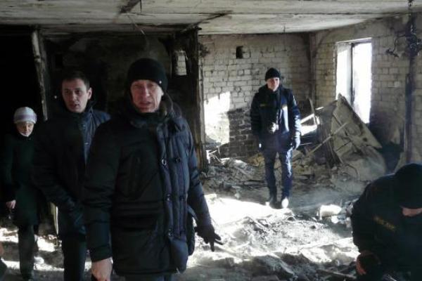 В Стаханове во время взрыва в жилом доме погибла женщина: появились фото и видео с места трагедии В Стаханове во время взрыва в жилом доме погибла женщина: появились фото и видео с места трагедии