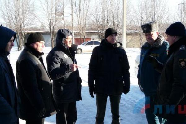 В Стаханове во время взрыва в жилом доме погибла женщина: появились фото и видео с места трагедии В Стаханове во время взрыва в жилом доме погибла женщина: появились фото и видео с места трагедии