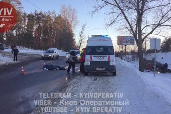 В Киеве "Peugeot" улетел в кювет и перевернулся: погибла 18-летняя пассажирка авто В Киеве "Peugeot" улетел в кювет и перевернулся: погибла 18-летняя пассажирка авто