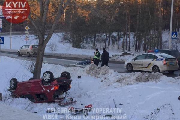 В Киеве "Peugeot" улетел в кювет и перевернулся: погибла 18-летняя пассажирка авто В Киеве "Peugeot" улетел в кювет и перевернулся: погибла 18-летняя пассажирка авто