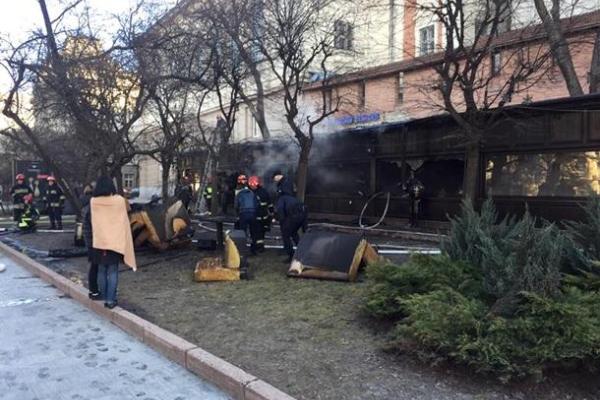 В центре Львова горел ресторан: появились кадры с места происшествия В центре Львова горел ресторан: появились кадры с места происшествия
